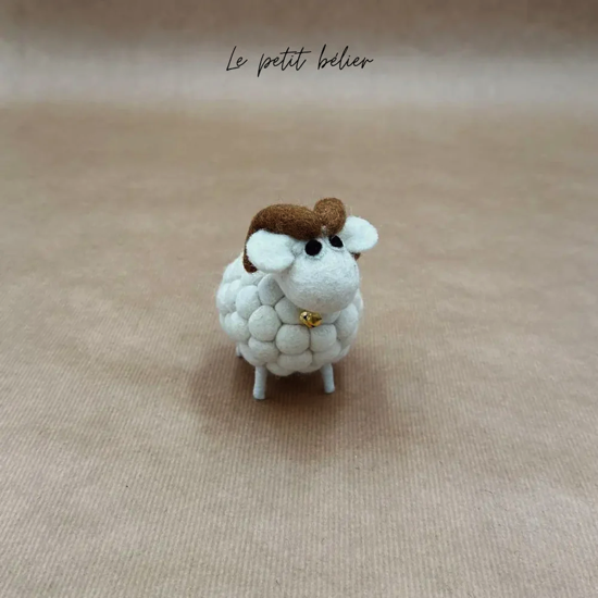 Petit bélier blanc 7,5 cm en feutrine