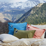 Taie d'oreiller brodée 65x65 - Après-ski rose pêche - Sylvie Thiriez