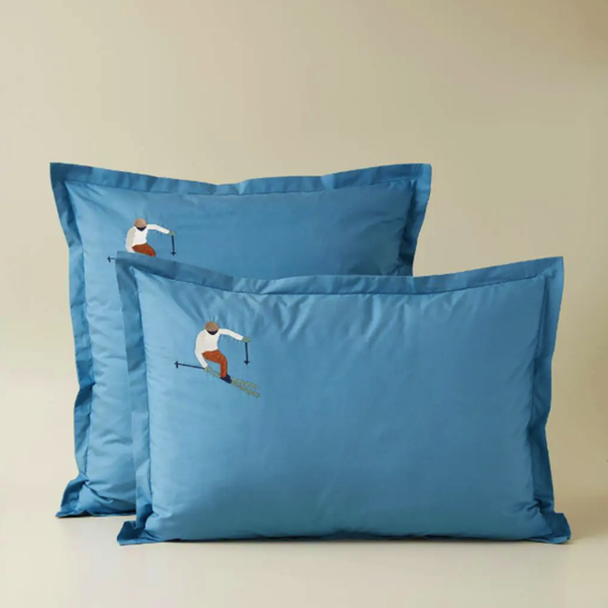 Taie d'oreiller brodée 50x80 Après-ski vague - Sylvie Thiriez