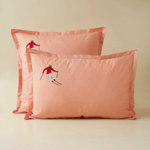 Taie d'oreiller brodée 50x70 - Après-ski rose pêche - Sylvie Thiriez