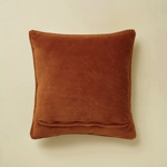 Housse de coussin polaire brodée Apres-ski caramel - 45x45 - Sylvie Thiriez