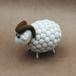 Grand bélier boule blanc 12 cm en feutrine